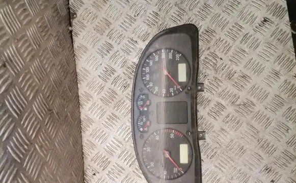 Volkswagen PASSAT B5 Speedometer (instrument cluster) 3b0919861jx