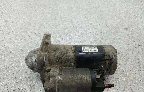 Opel Zafira B Starter motor 55353857
