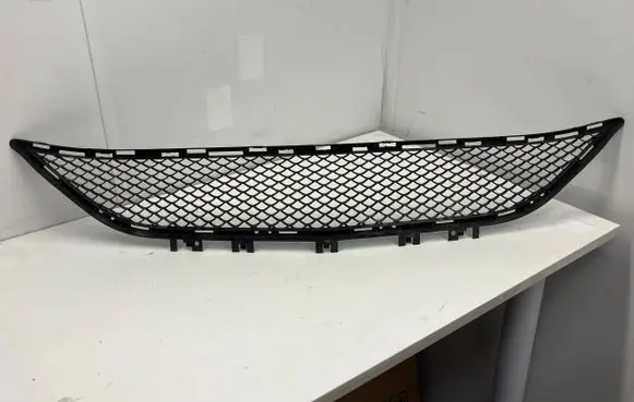 Mercedes-Benz E W212 Front bumper lower grill A2128850124