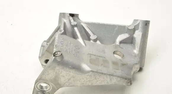 Volvo V60 Engine mount bracket 31670033