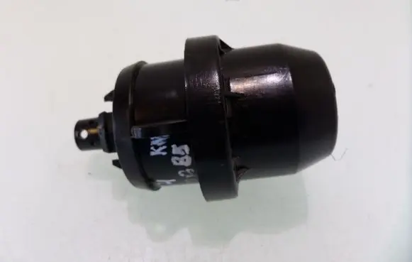 Audi 80 90 S2 B4 Valve vacuum 23835698R