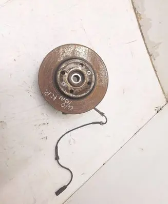 Renault Clio IV Front wheel hub spindle knuckle