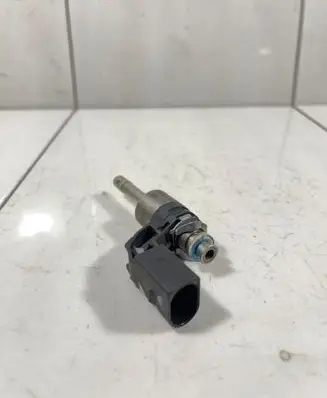 Audi A3 S3 8L Fuel injector 03C906036F