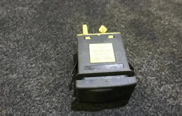 Fog light switch