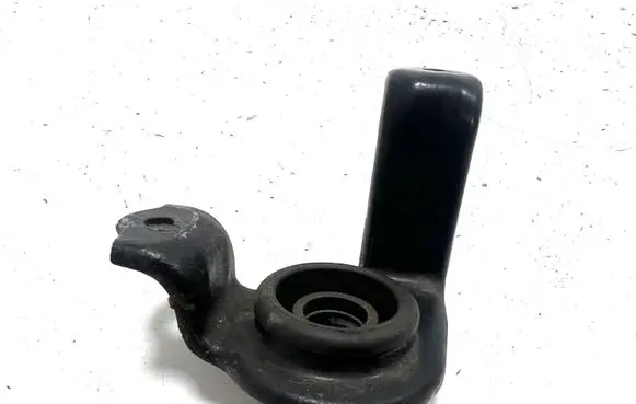 Radiator mount bracket