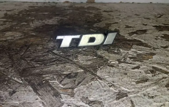 Volkswagen Transporter - Caravelle T4 Manufacturer badge logo/emblem 701853679A