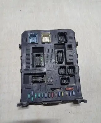 Citroen C5 Fuse module 21676031