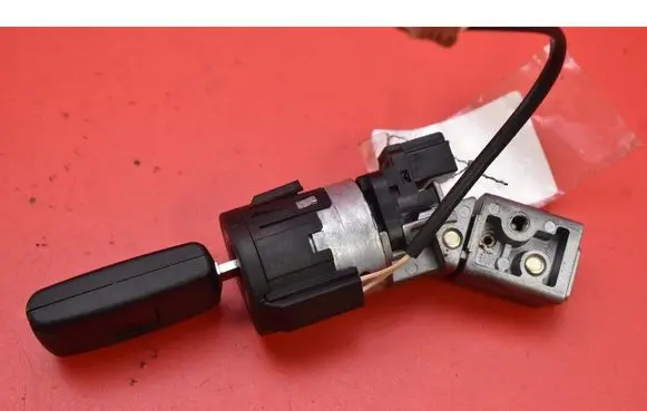 Mercedes-Benz E C207 W207 Ignition lock 9663123280