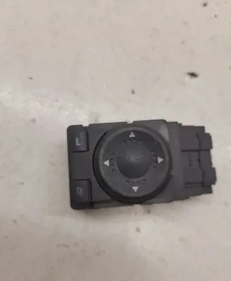 Wing mirror switch
