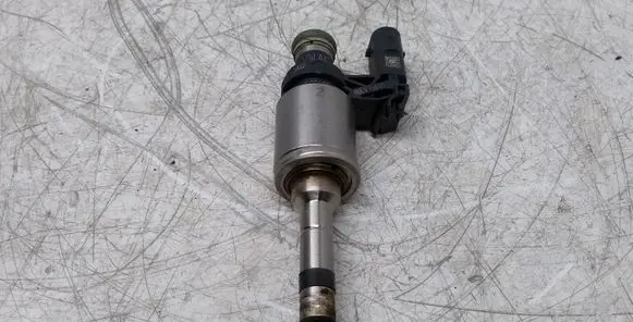 Audi A4 S4 B9 Fuel injector 04E906036Q