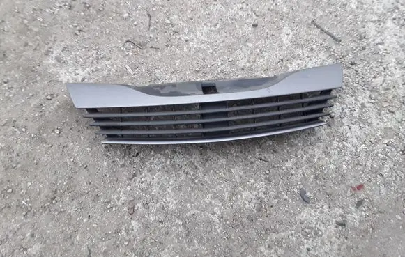 Renault Laguna II Front bumper upper radiator grill 8200012581