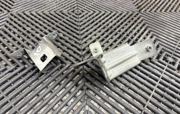 Porsche Cayenne (92A) Fender mounting bracket 7P5805604A