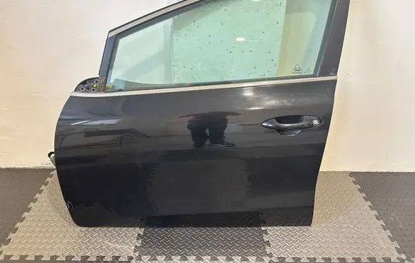 KIA Ceed Front door 