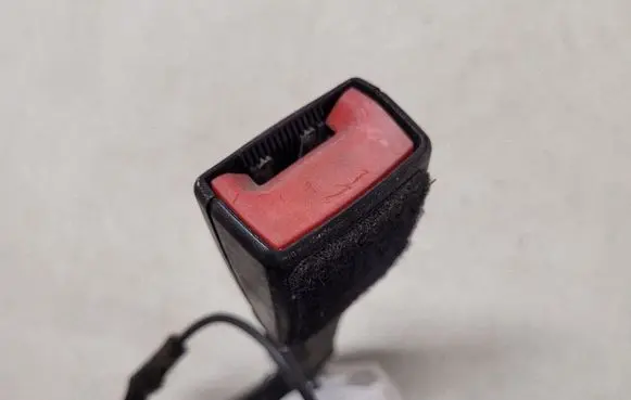 Opel Astra H Front seatbelt buckle 607075100D 605277100B 13225285