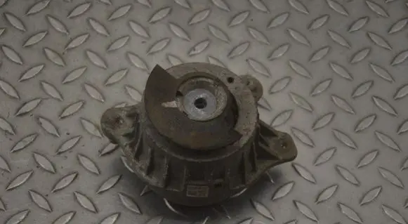 Mercedes-Benz C W205 Engine mount bracket A2052400200