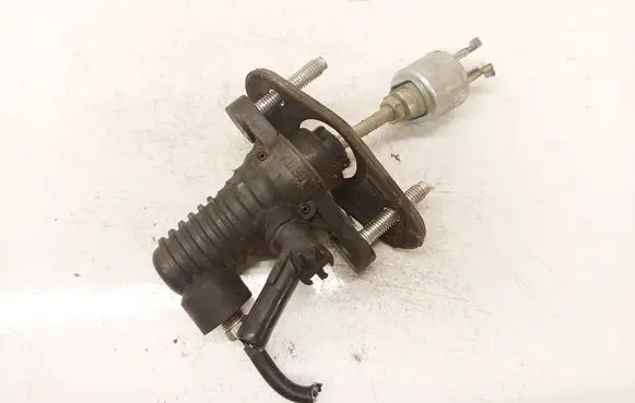 Toyota RAV 4 (XA30) Clutch master cylinder 