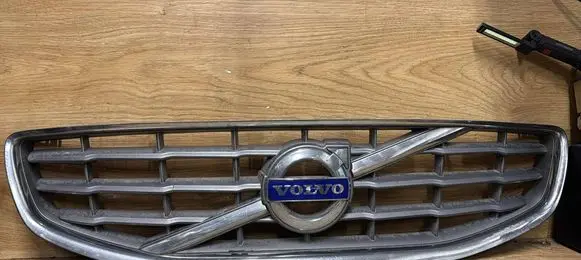 Volvo V60 Front bumper upper radiator grill 30795039 31290594