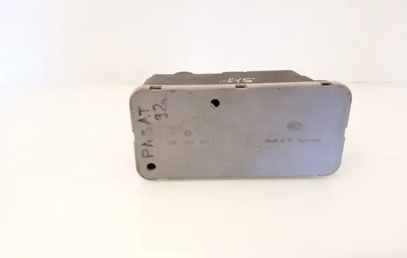 Volkswagen Golf III Central locking vacuum pump 1H0962257