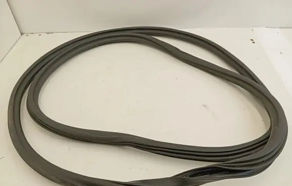 Audi Q7 4M Front door rubber seal 4M0831721