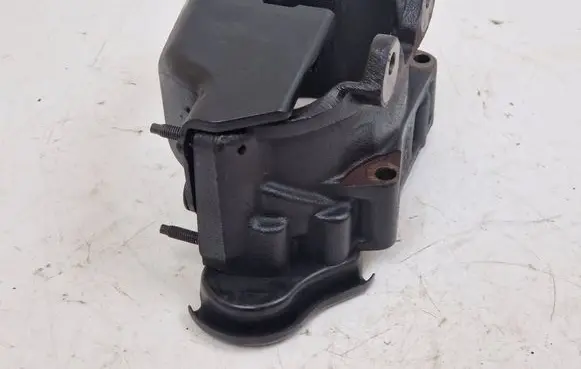 Land Rover Freelander 2 - LR2 Engine mounting bracket 817274