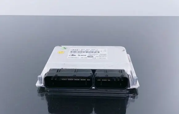 Audi A8 S8 D2 4D Air suspension control unit module (rear) 4E0907553C