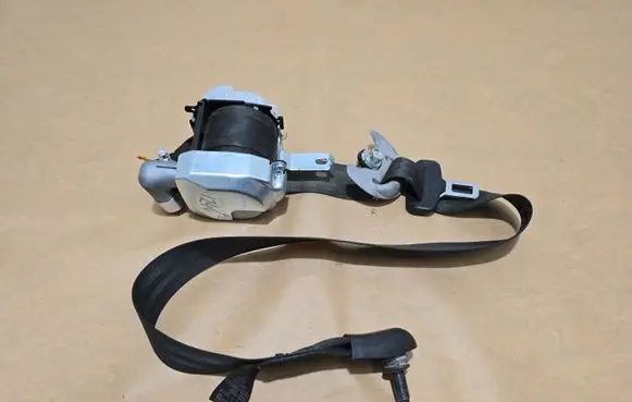 Hyundai i40 Front seatbelt 888103Z000TX
