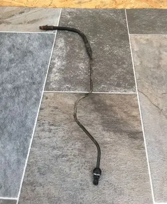 Volkswagen PASSAT B6 Clutch pipe/line 