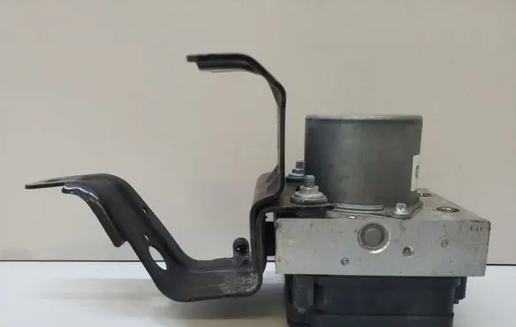 Jeep Cherokee ABS Pump P68287910AF 68287910AF