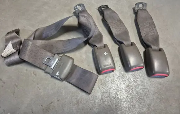 Mitsubishi Pajero Sport I Rear seatbelt buckle