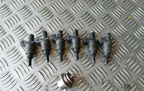 BMW 5 E39 Fuel injectors set 1427240 1433023