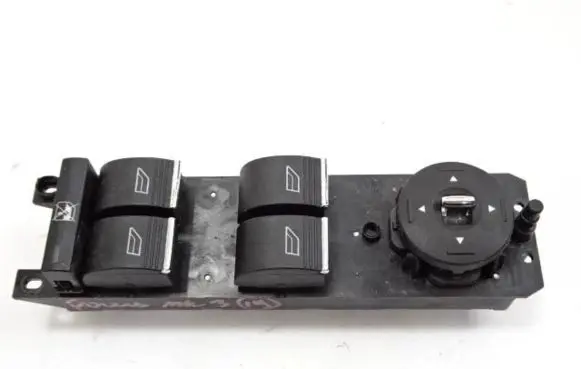 Ford Focus Other switches/knobs/shifts AM5T14A132CB 10108945