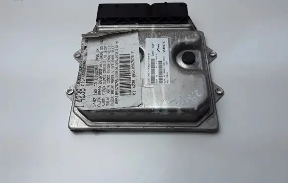 Alfa Romeo Giulietta Engine control unit/module 51896767