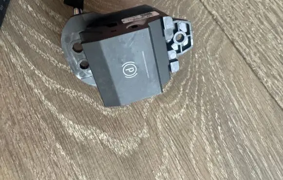 Renault Austral Hand parking brake switch 251757371R