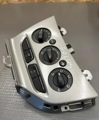 Ford Focus Climate control unit CJ5T10080AK