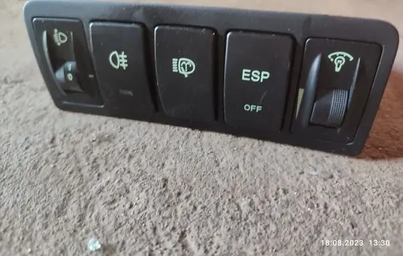 Hyundai Sonata Light switch 933003K400