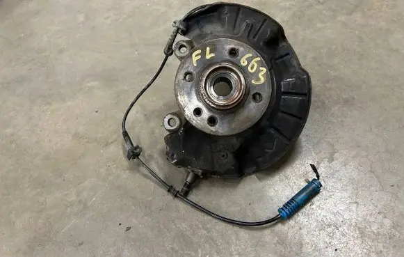 Mini One - Cooper R50 - 53 Front wheel hub spindle knuckle 6757497