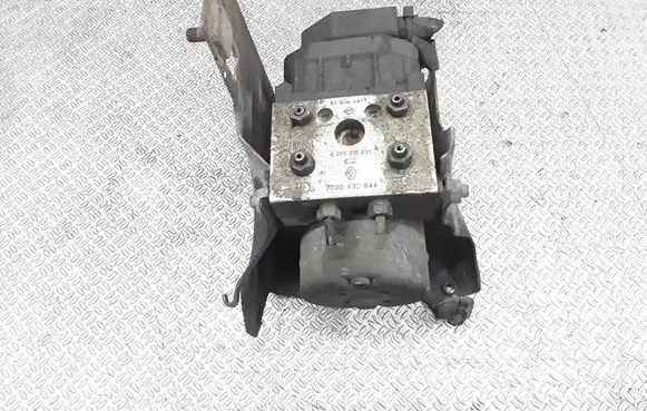 Renault Megane I ABS Pump 0265216731 7700432644