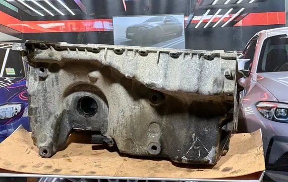 BMW 3 F30 F35 F31 Oil sump 7601942