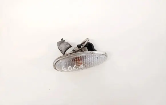 Mitsubishi Outlander Front fender indicator light