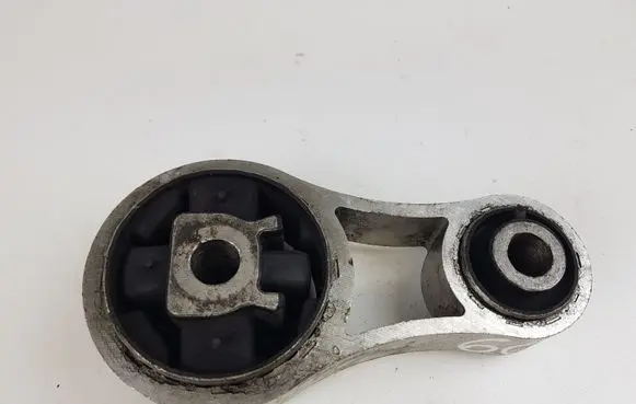 Opel Vivaro Engine mount bracket 325983671