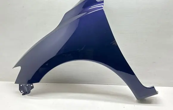 Nissan Pulsar Fender