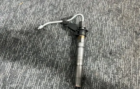 BMW 1 E81 E87 Fuel injector 0986435