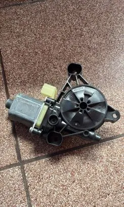 Audi A3 S3 A3 Sportback 8P Rear door window regulator motor 5Q0959802