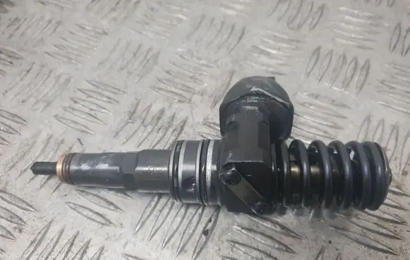 Skoda Fabia Mk1 (6Y) Fuel injector 045130073T