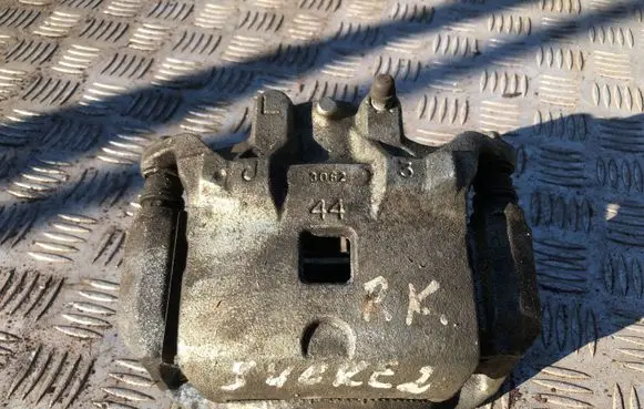 Nissan Juke I F15 Front brake caliper