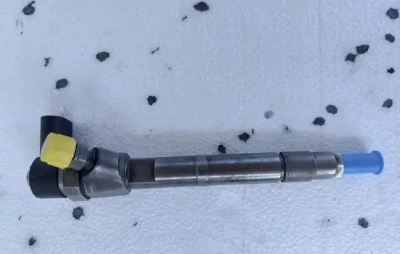 Mercedes-Benz E W211 Fuel injector 0445110177