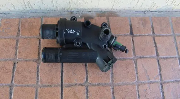 Ford S-MAX Thermostat housing 9657182080