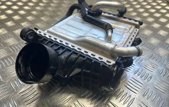 Mercedes-Benz C W206 Intercooler radiator A6540904601