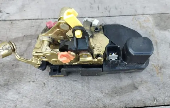 Chrysler Voyager Front door lock 4894522AA