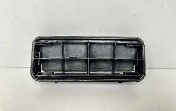 Nissan Leaf II (ZE1) Quarter panel pressure vent 8200213712